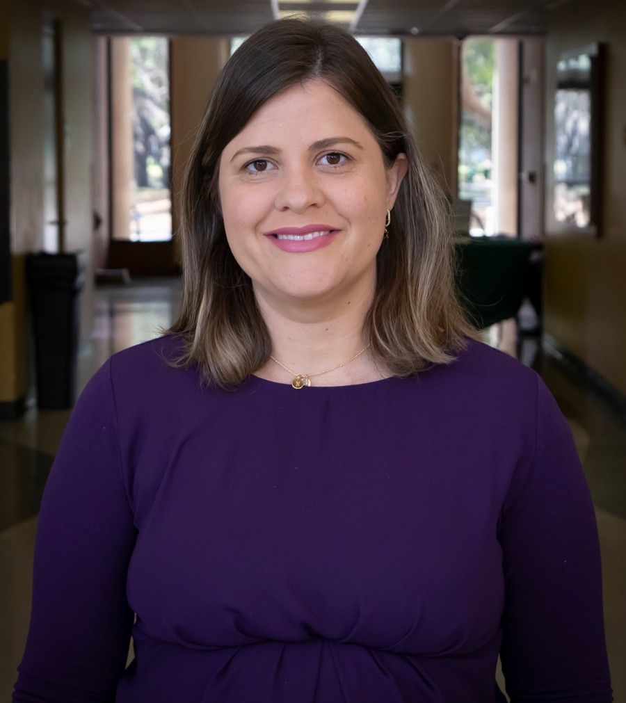 Portrait of Dr. Dayane Reis